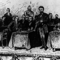 Gruppenaufnahme beim Gründungsparteitag der SPD in Halle 1890. August Bebel (Vordergrund, stehend) ist von 1892 bis zu seinem Tod 1913 Parteivorsitzender.